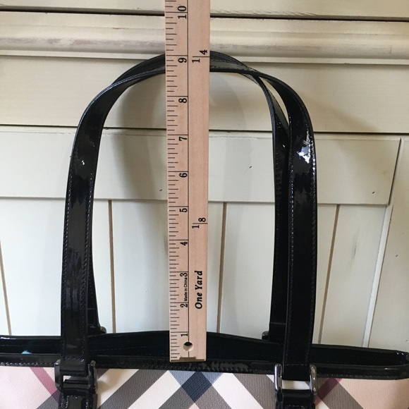 Burberry
Women's Color Patent Leather‎ / Coated Canvas Tote - Picture 15 of 15